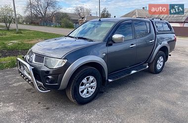 Пікап Mitsubishi L 200 2011 в Помічній