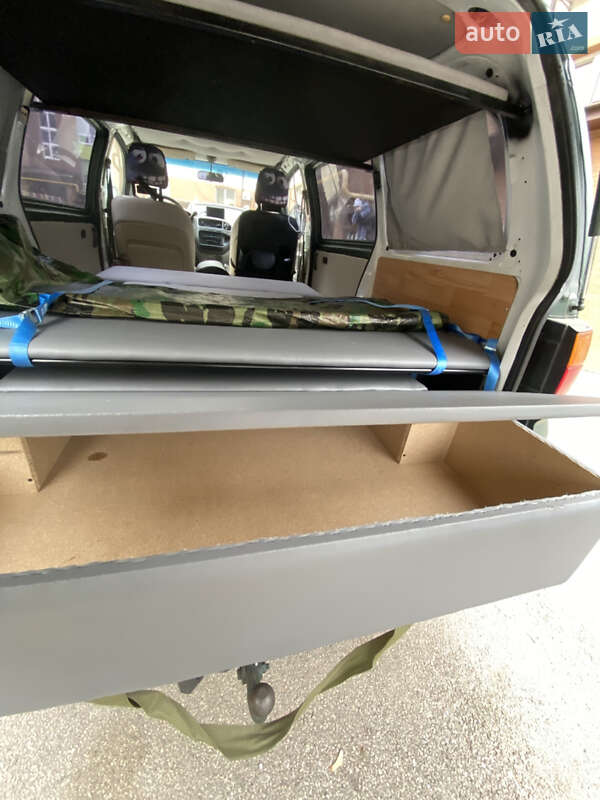 Мінівен Mitsubishi L 400 2000 в Києві
