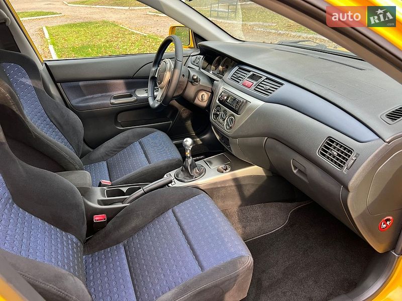 Седан Mitsubishi Lancer Evolution 2003 в Ужгороде