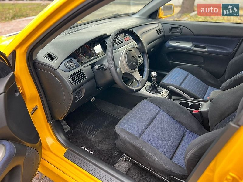 Седан Mitsubishi Lancer Evolution 2003 в Ужгороде