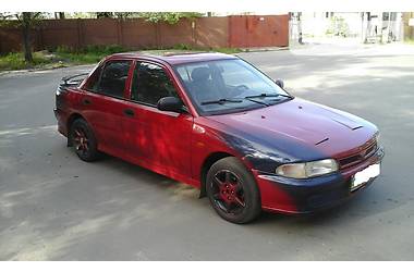 Седан Mitsubishi Lancer 1995 в Киеве