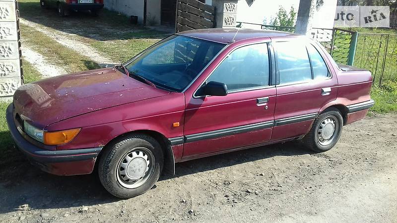 Седан Mitsubishi Lancer 1989 в Тысменице