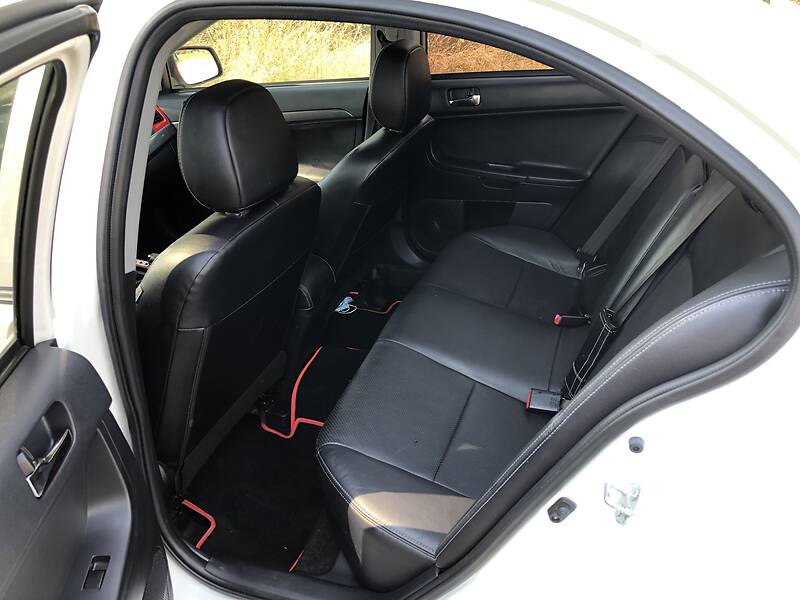 Седан Mitsubishi Lancer 2010 в Броварах