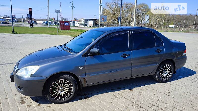 Седан Mitsubishi Lancer 2005 в Радехове