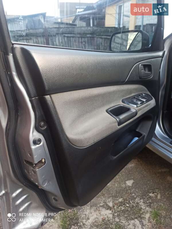 Седан Mitsubishi Lancer 2004 в Нежине фото 5 Седан Mitsubishi Lancer 2004 в Нежине