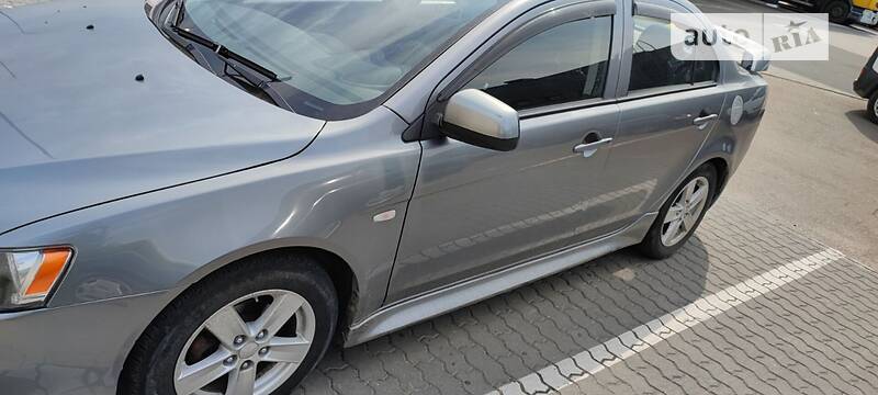 Седан Mitsubishi Lancer 2013 в Львове