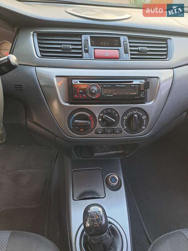 Седан Mitsubishi Lancer 2006 в Измаиле