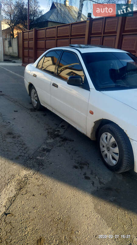 Седан Mitsubishi Lancer 1996 в Харькове
