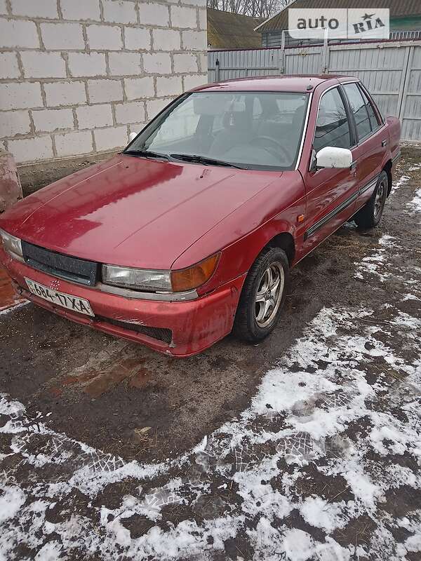 Хетчбек Mitsubishi Lancer 1992 в Великій Писарівці