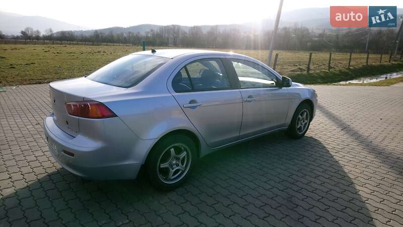 Седан Mitsubishi Lancer 2007 в Сваляві