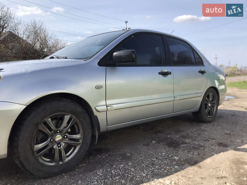 Седан Mitsubishi Lancer 2004 в Днепре
