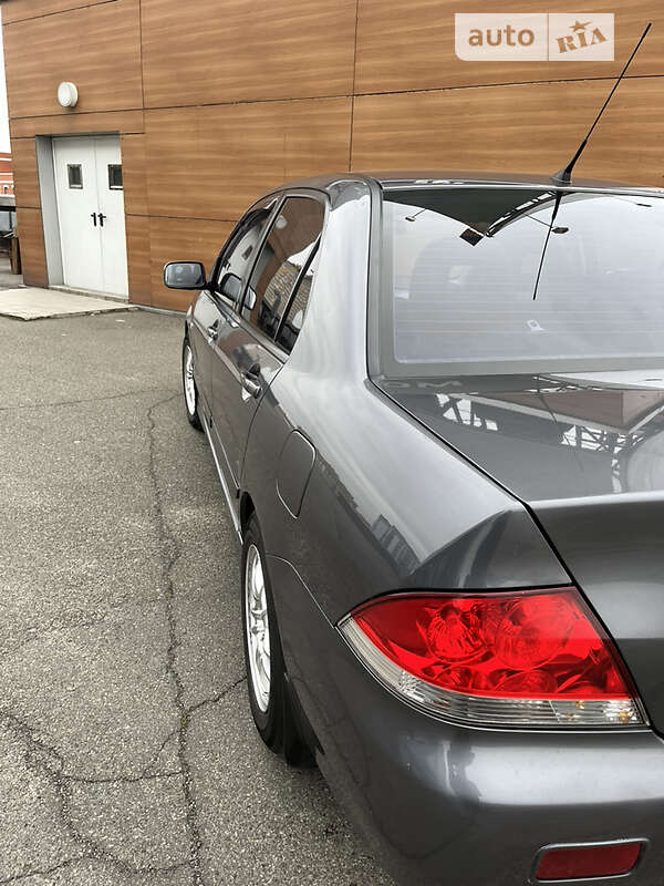 Седан Mitsubishi Lancer 2006 в Корце