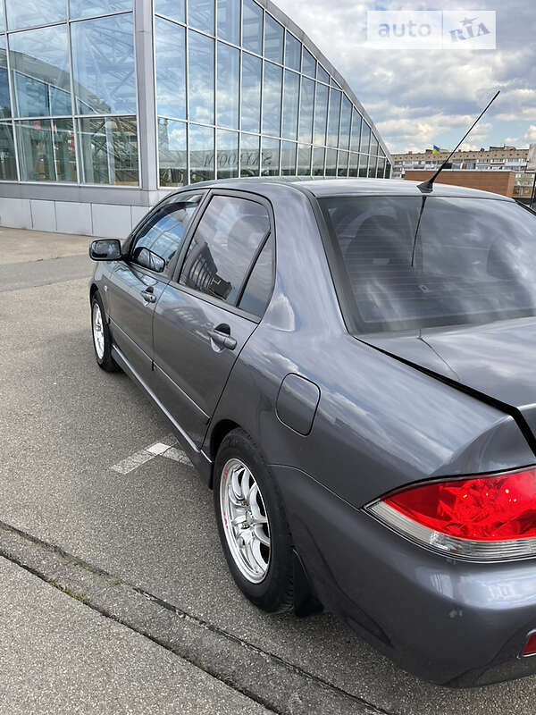 Седан Mitsubishi Lancer 2006 в Корце
