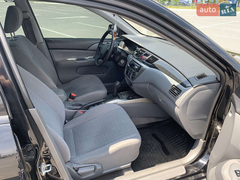 Седан Mitsubishi Lancer 2004 в Одессе