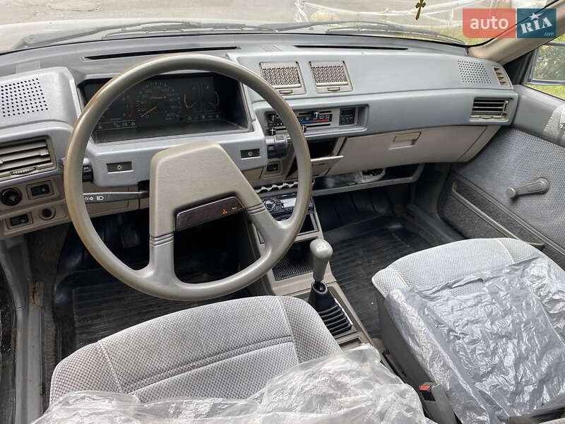 Седан Mitsubishi Lancer 1984 в Києві