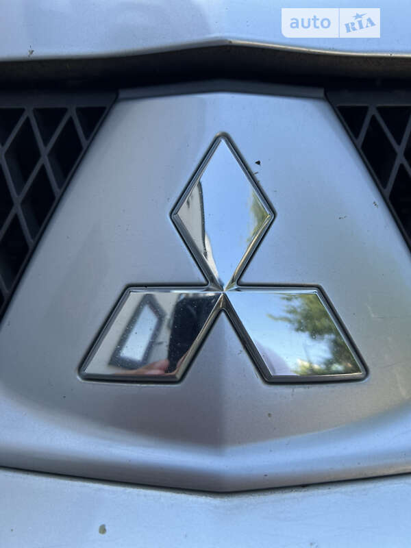 Седан Mitsubishi Lancer 2005 в Черновцах