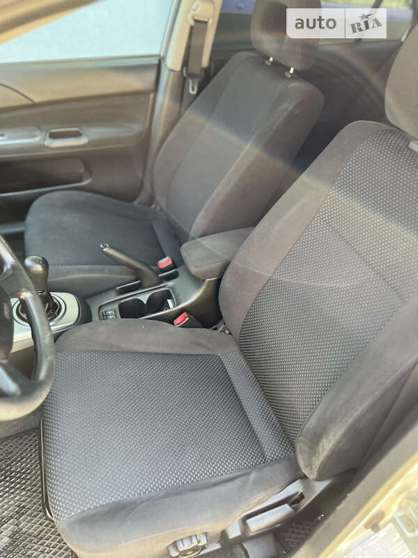 Седан Mitsubishi Lancer 2005 в Черновцах