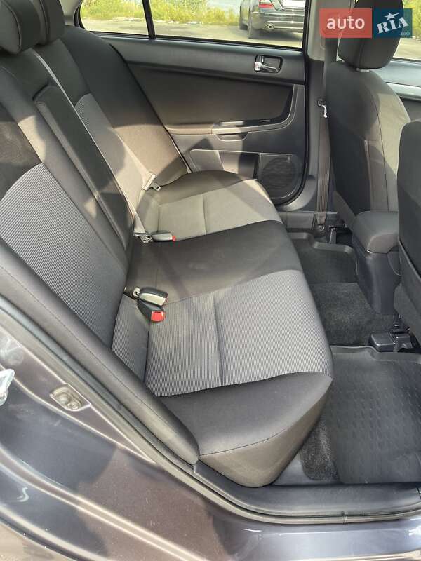 Седан Mitsubishi Lancer 2009 в Киеве