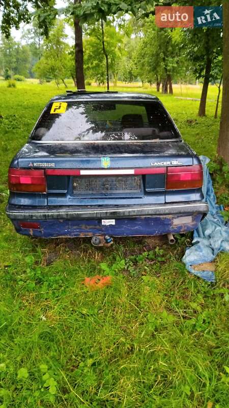 Седан Mitsubishi Lancer 1990 в Звягеле