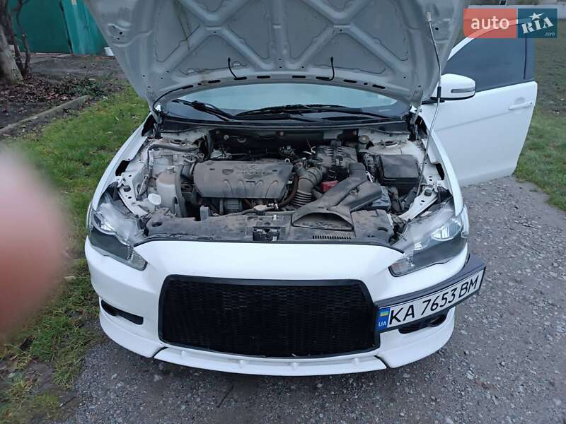 Седан Mitsubishi Lancer 2016 в Кривому Озері