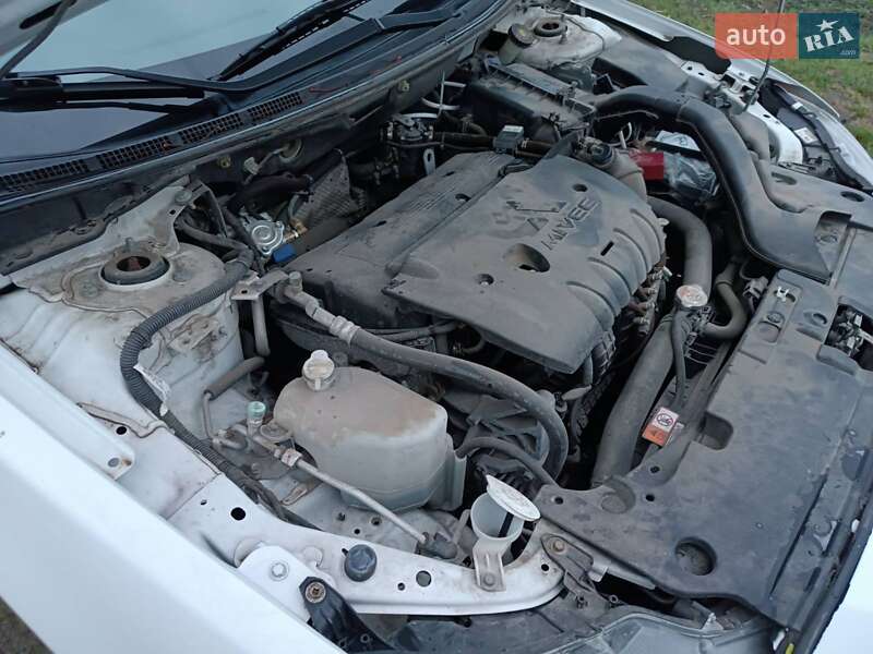 Седан Mitsubishi Lancer 2016 в Кривому Озері