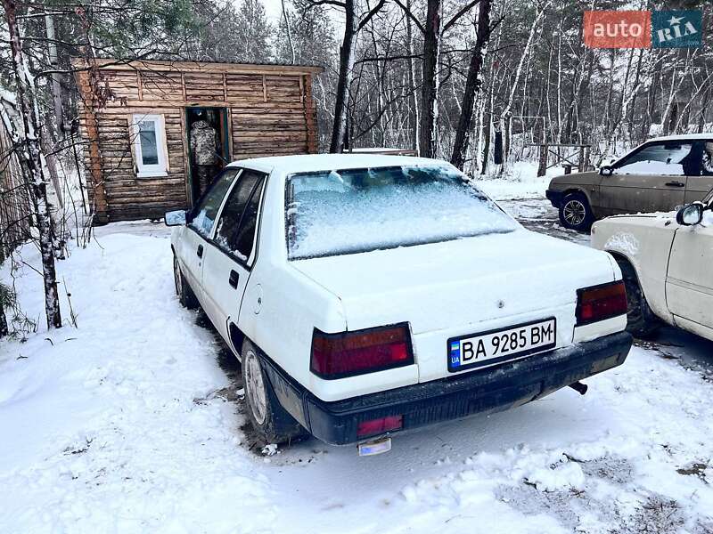 Седан Mitsubishi Lancer 1987 в Новомосковске