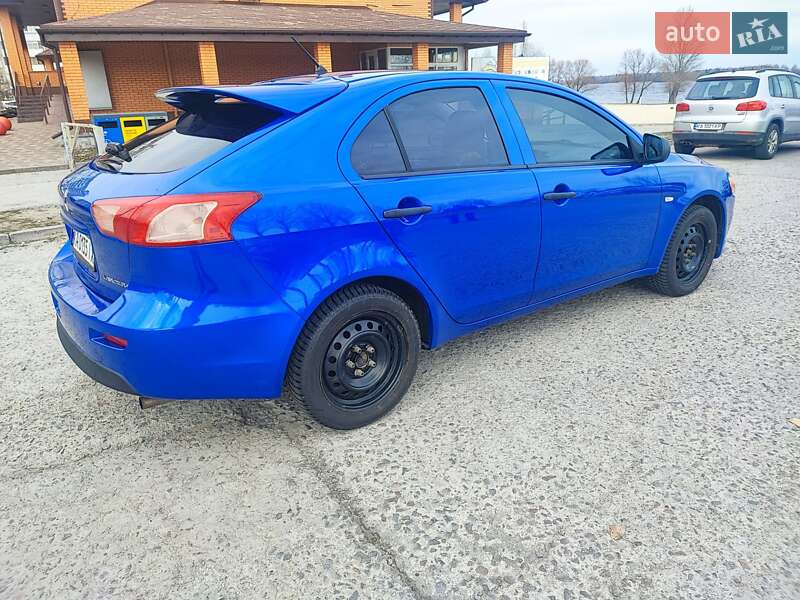 Хэтчбек Mitsubishi Lancer 2010 в Киеве