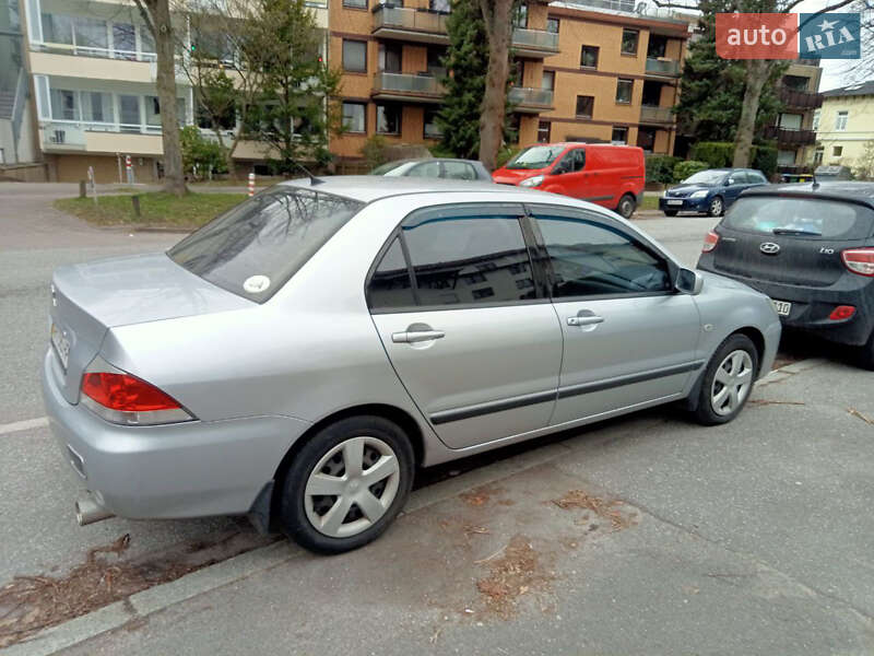 Седан Mitsubishi Lancer 2004 в Запорожье