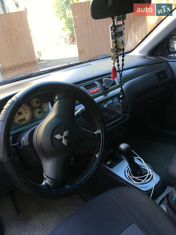Седан Mitsubishi Lancer 2006 в Измаиле