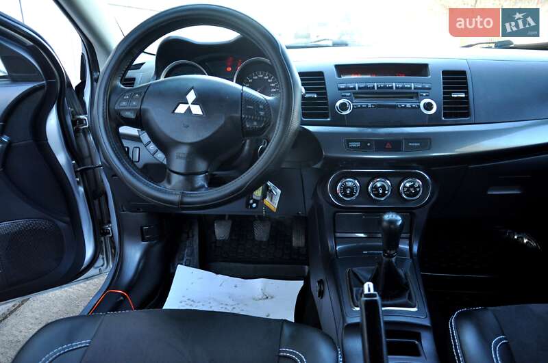 Седан Mitsubishi Lancer 2011 в Львове