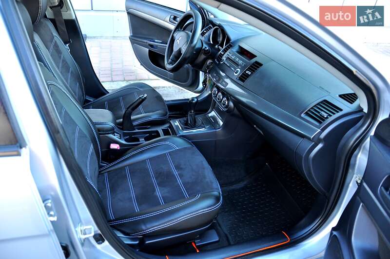 Седан Mitsubishi Lancer 2011 в Львове