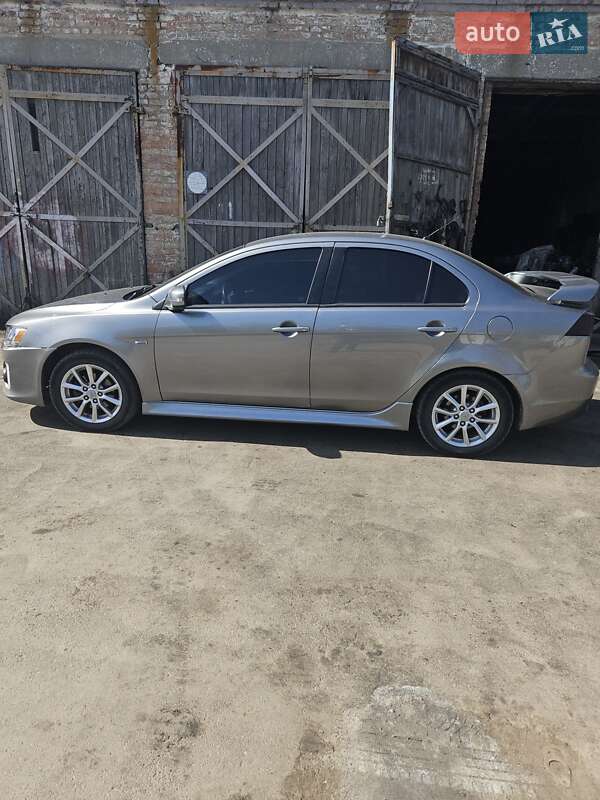 Седан Mitsubishi Lancer 2016 в Днепре