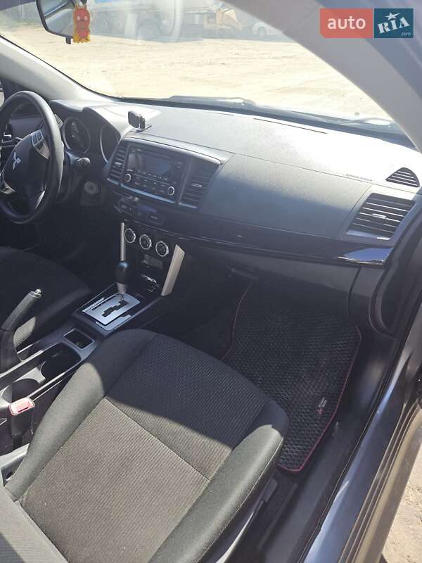 Седан Mitsubishi Lancer 2016 в Днепре