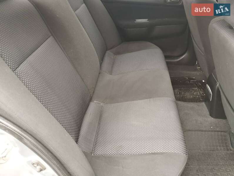 Седан Mitsubishi Lancer 2004 в Новомосковске фото 10 Седан Mitsubishi Lancer 2004 в Новомосковске