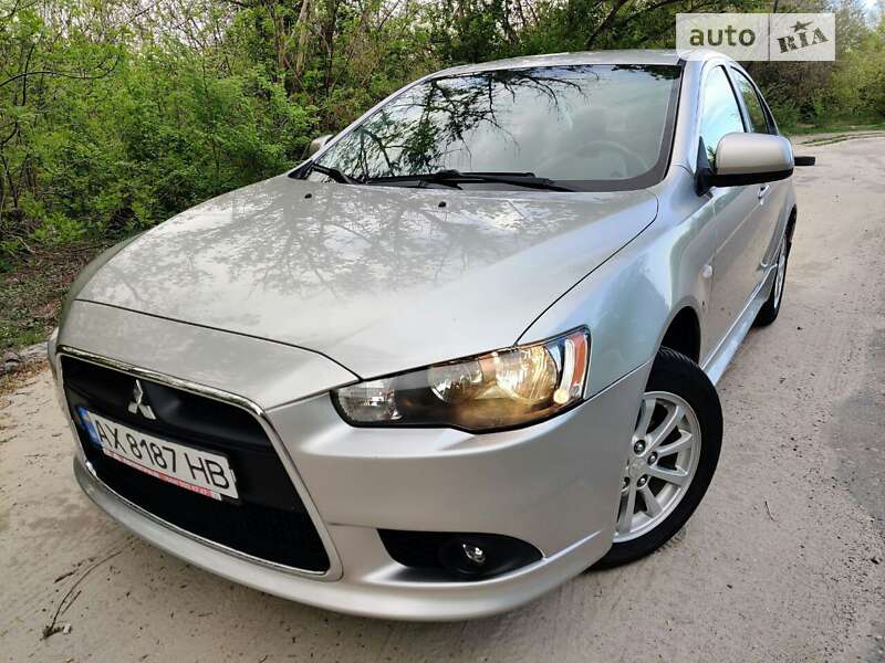 Седан Mitsubishi Lancer 2013 в Києві