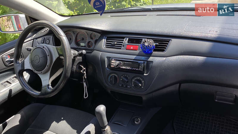 Седан Mitsubishi Lancer 2004 в Кам'янському