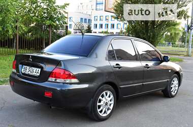 Седан Mitsubishi Lancer 2004 в Киеве