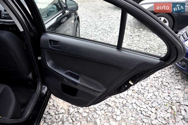 Седан Mitsubishi Lancer 2010 в Львові