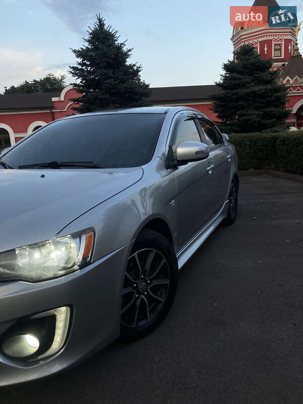 Седан Mitsubishi Lancer 2017 в Каменском