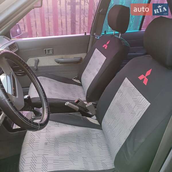 Седан Mitsubishi Lancer 1987 в Житомире