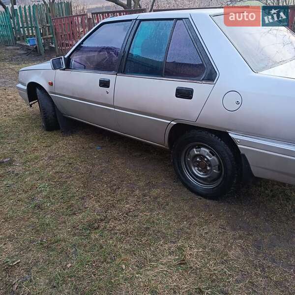 Седан Mitsubishi Lancer 1987 в Житомире