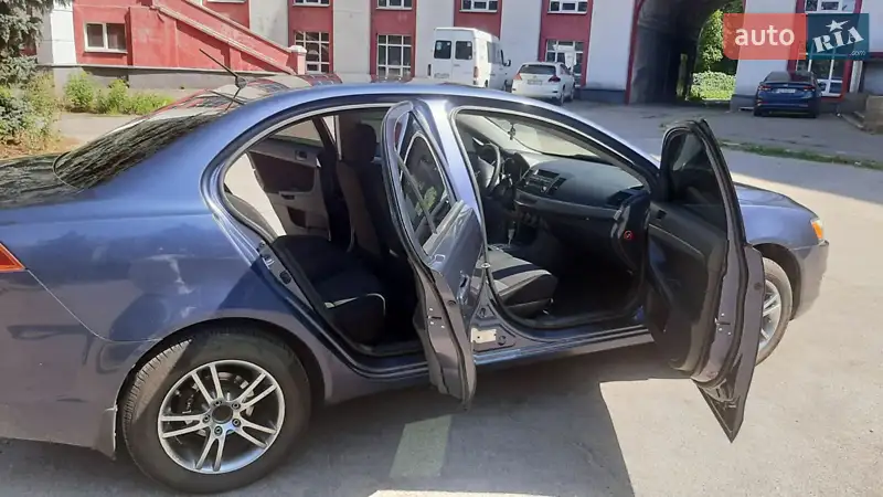 Mitsubishi Lancer