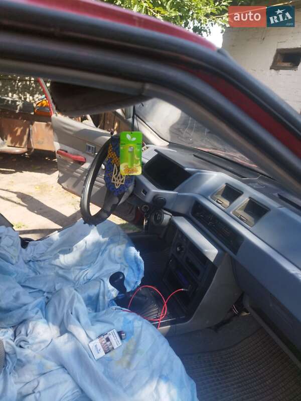 Седан Mitsubishi Lancer 1986 в Гадяче