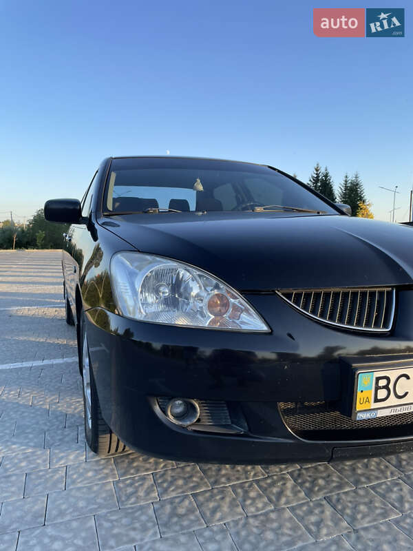 Седан Mitsubishi Lancer 2004 в Львові фото 4 Седан Mitsubishi Lancer 2004 в Львові