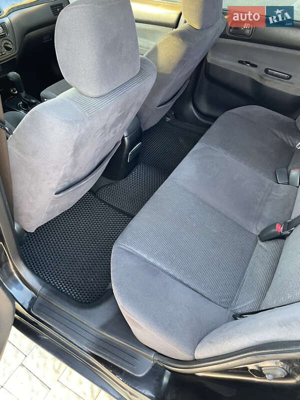Седан Mitsubishi Lancer 2004 в Львові фото 16 Седан Mitsubishi Lancer 2004 в Львові