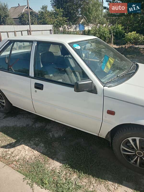 Седан Mitsubishi Lancer 1988 в П'ятихатках
