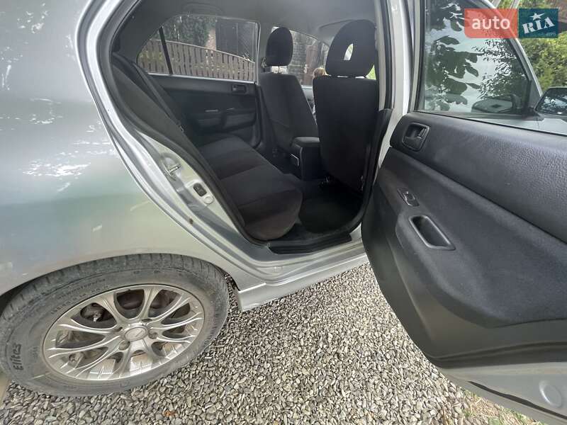 Седан Mitsubishi Lancer 2006 в Виноградове фото 10 Седан Mitsubishi Lancer 2006 в Виноградове