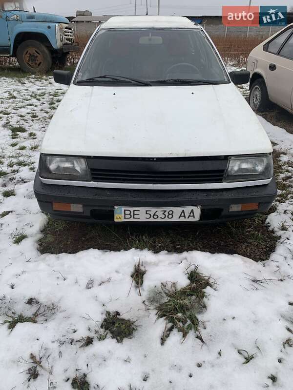 Хэтчбек Mitsubishi Lancer 1987 в Ильинцах фото 3 Хэтчбек Mitsubishi Lancer 1987 в Ильинцах