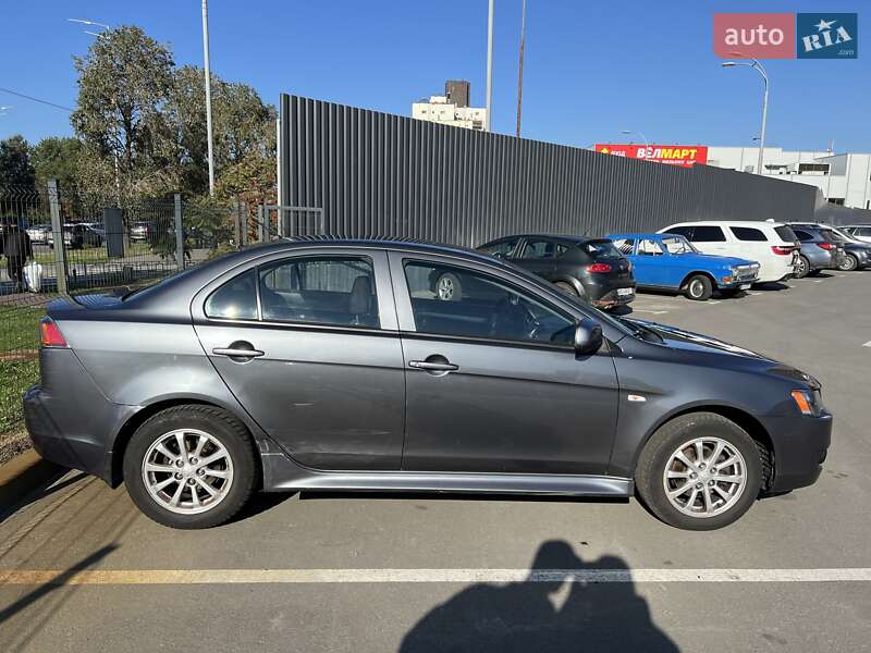 Седан Mitsubishi Lancer 2011 в Києві