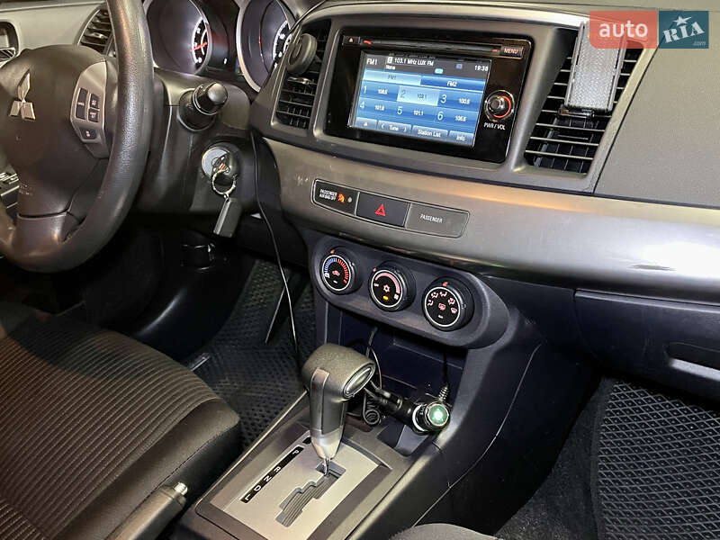Седан Mitsubishi Lancer 2015 в Киеве фото 25 Седан Mitsubishi Lancer 2015 в Киеве
